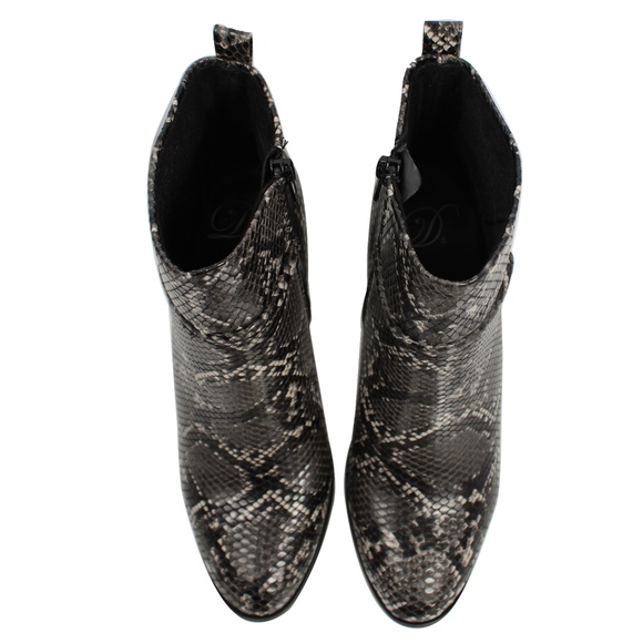 Size 7.5 Black Grey Python Faux Leather Pull On - Picture 2 of 7